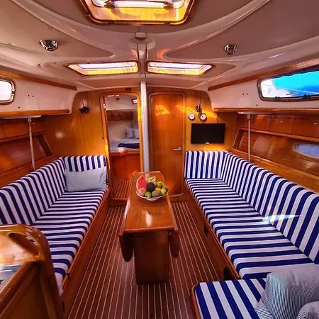Barco Puravida 船上ホテル