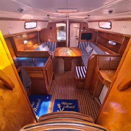 船上ホテル Barco Puravida