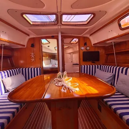 Barco Puravida ספינת מלון *