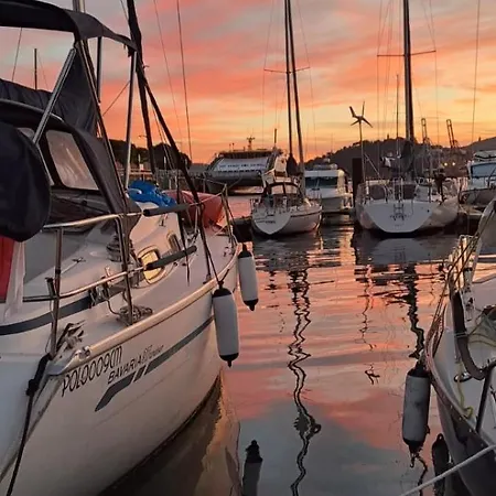 Πλωτό κατάλυμα Barco Puravida