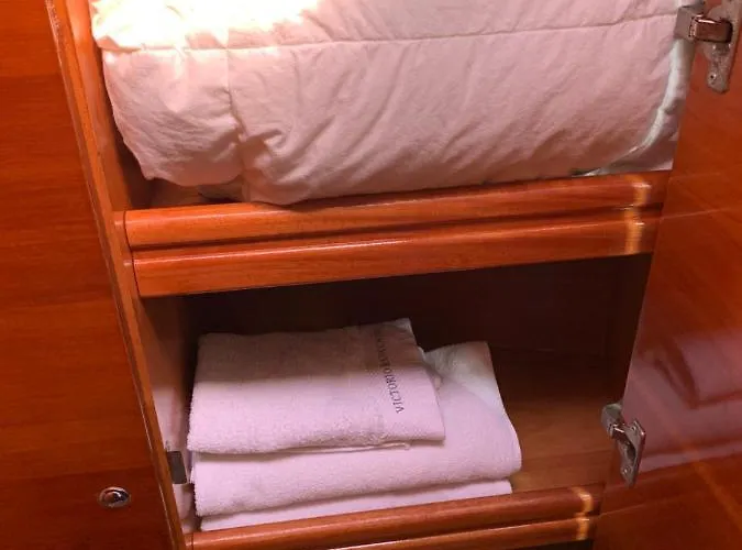 Barco Puravida Botel