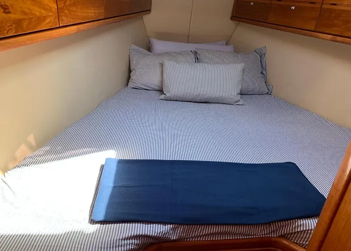 Botel Barco Puravida Vigo